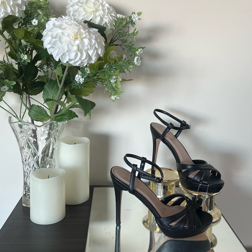 Le Chateau black dressy strappy platform sandal